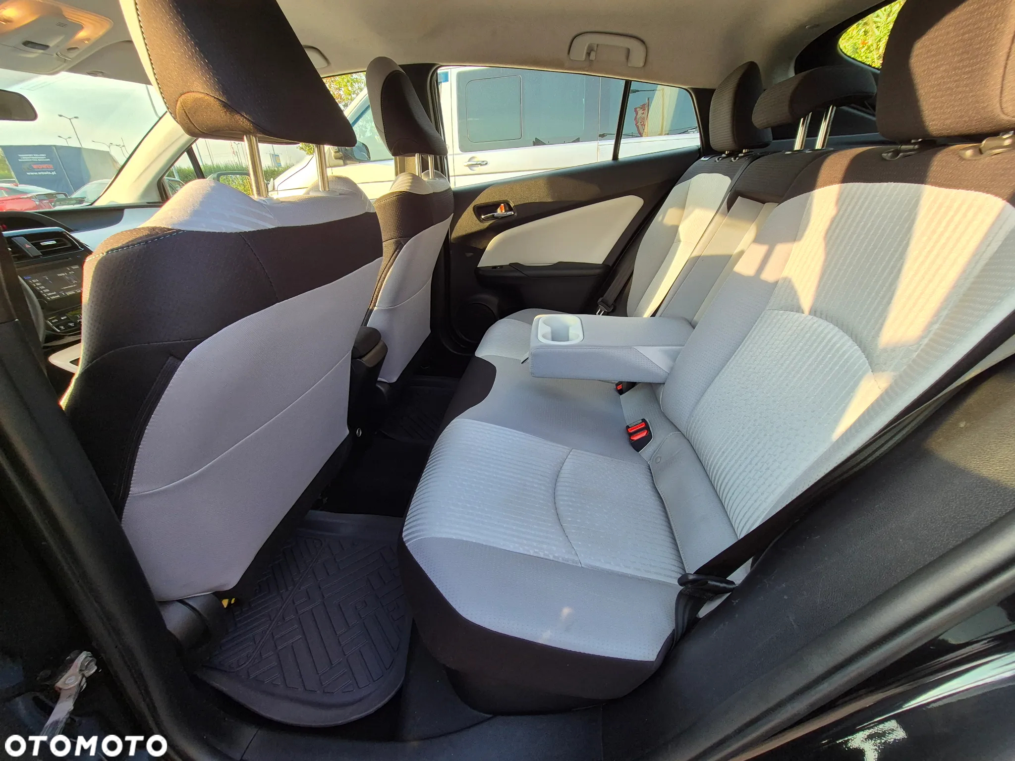 Toyota Prius (Hybrid) - 22