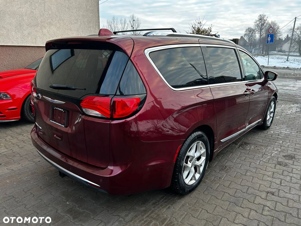 Chrysler Pacifica - 5