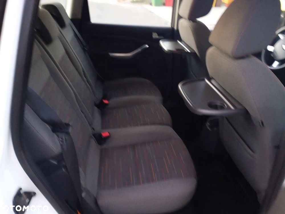 Ford C-MAX - 17