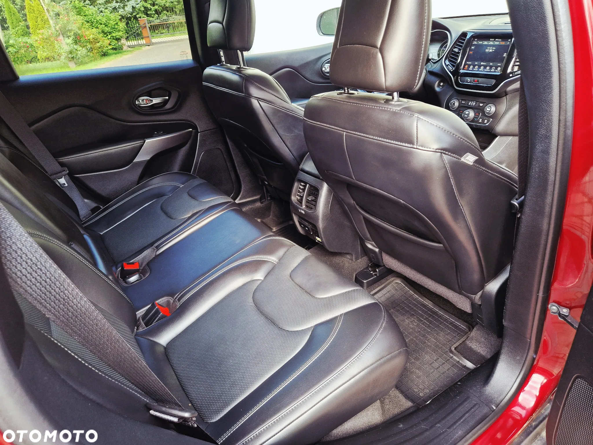 Jeep Cherokee - 12