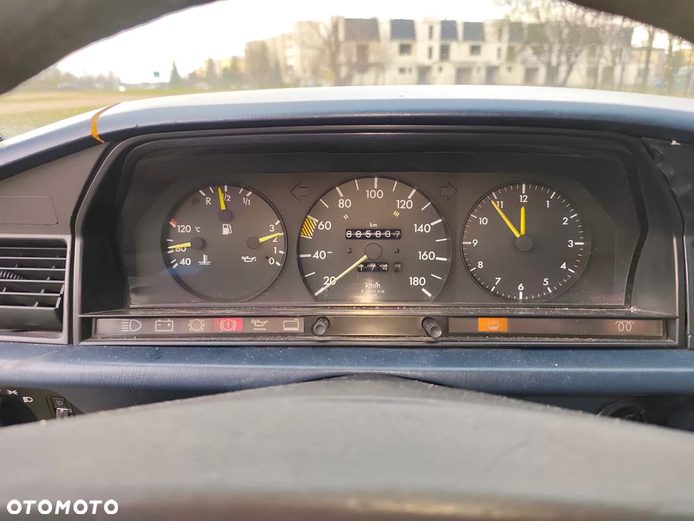 Mercedes-Benz W201 (190) - 12