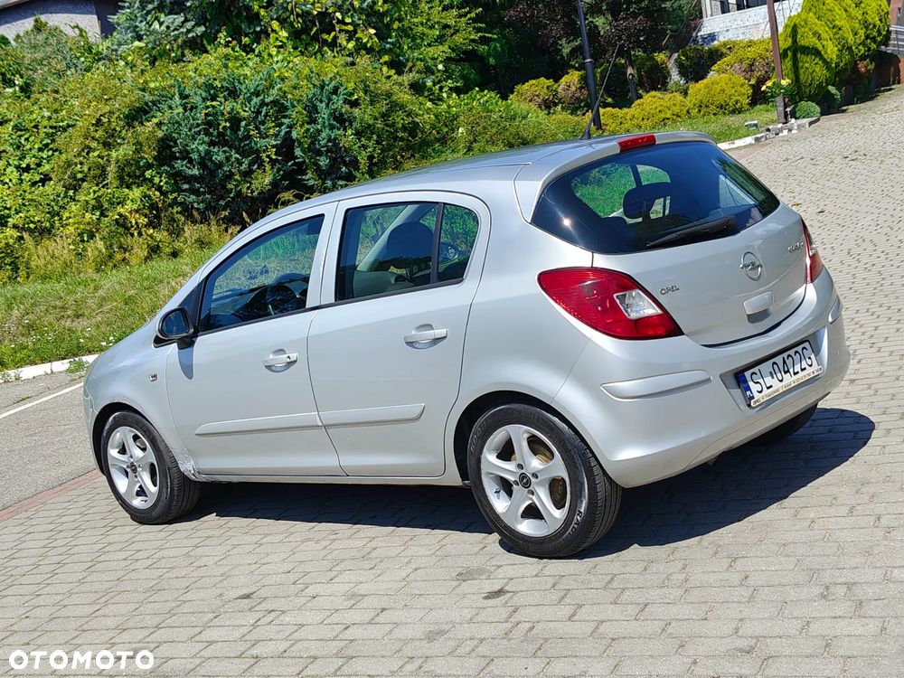 Opel Corsa 1.2 16V Cosmo - 16