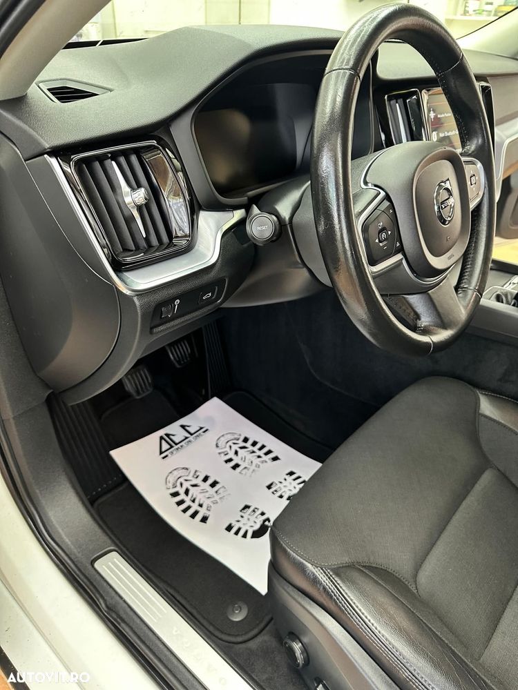 Volvo V60 D3 Momentum Pro - 11