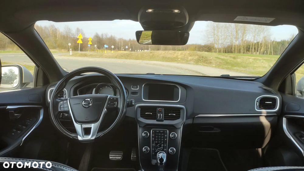 Volvo V40 D2 Drive-E R-Design Momentum - 9