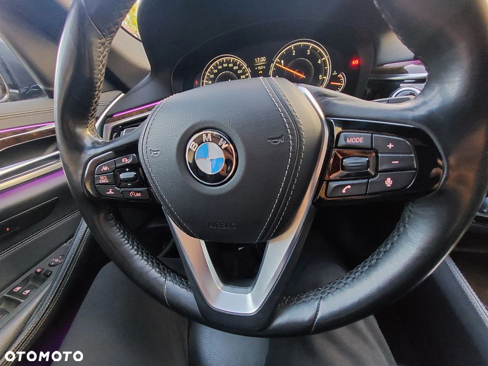 BMW Seria 5 520d Touring Luxury Line - 17