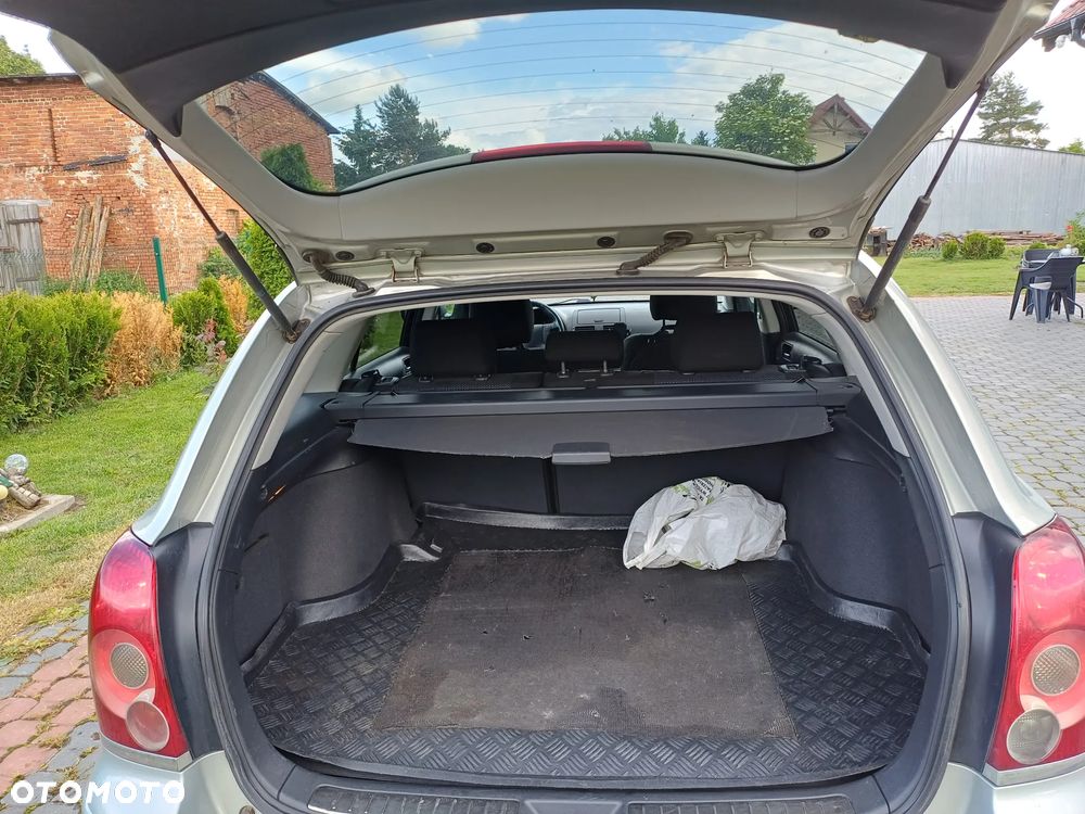 Toyota Avensis - 8