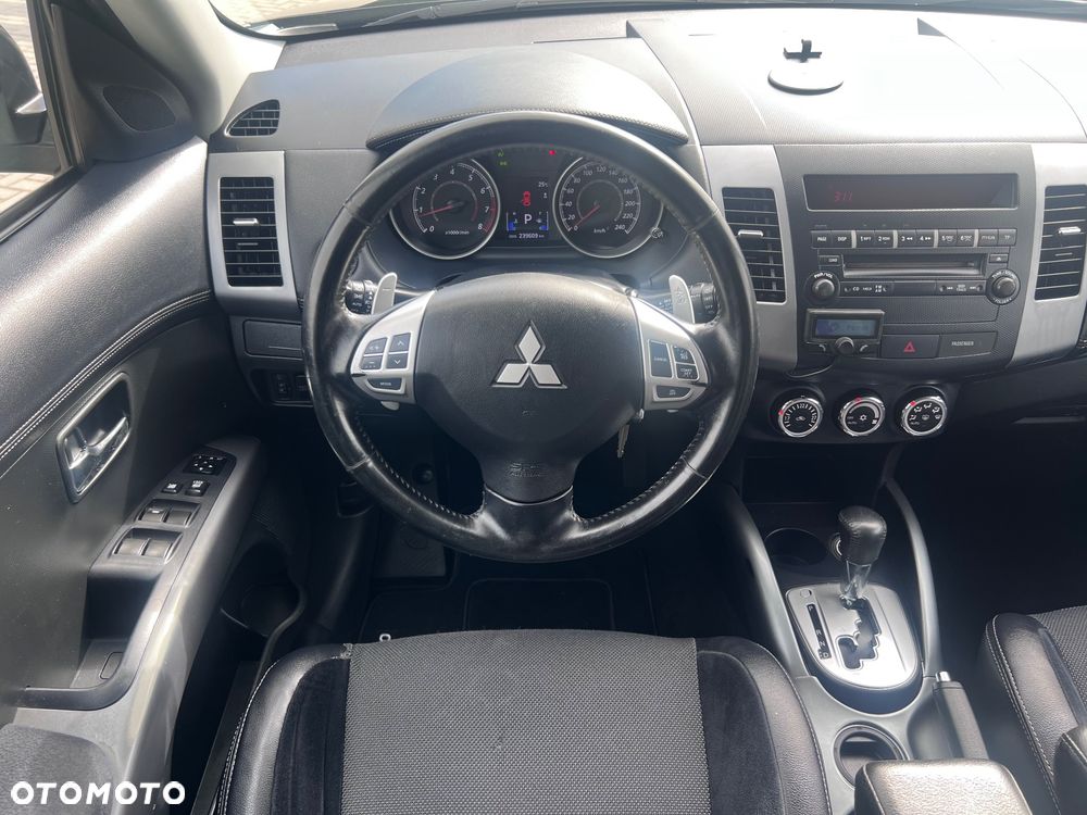 Mitsubishi Outlander 2.0 2WD CVT Invite - 26