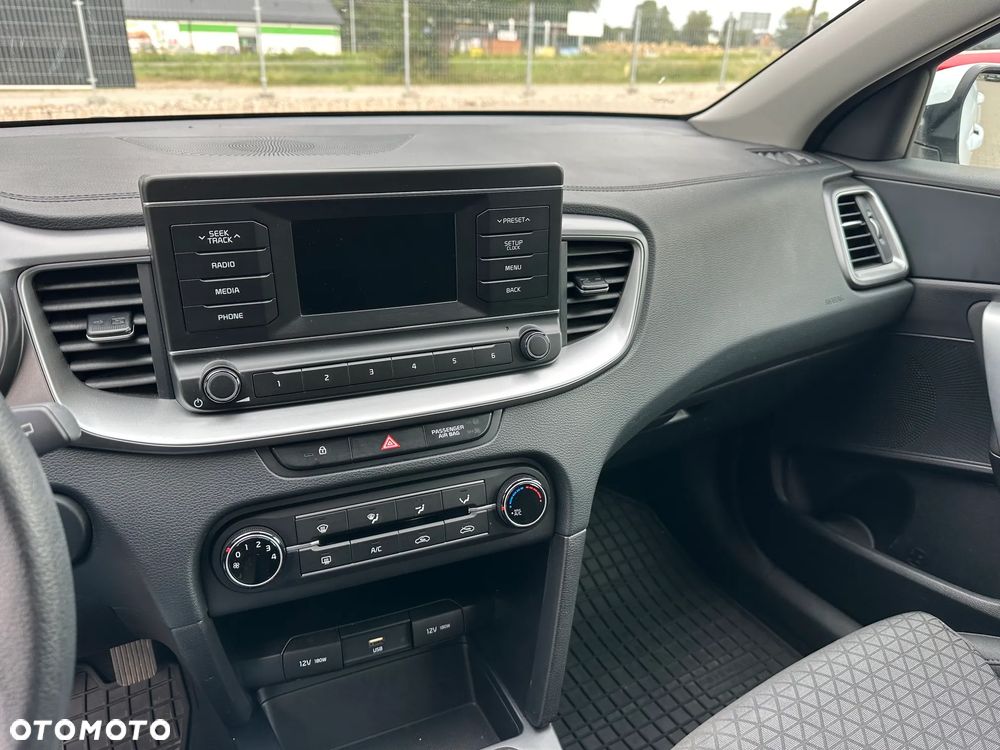 Kia Ceed - 13