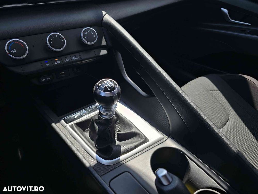 Hyundai Elantra - 14