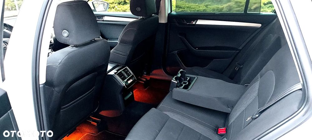 Skoda Superb 2.0 TDI Premium Edition - 30