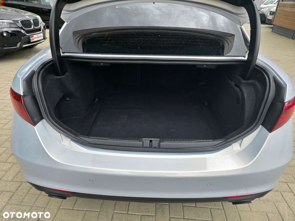 Alfa Romeo Giulia - 19