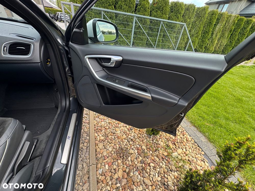 Volvo V60 D3 Drive-E R-Design Momentum - 21