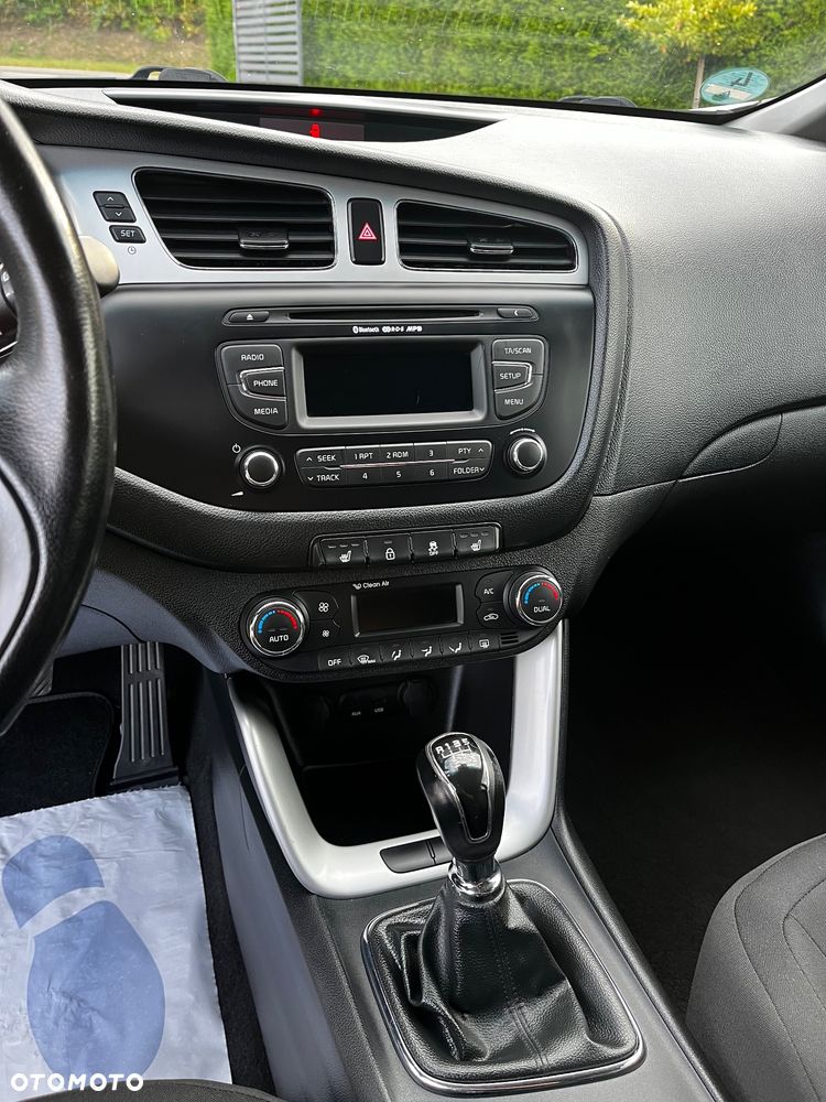 Kia Ceed 1.6 CRDi 128 Dream Team Edition - 13