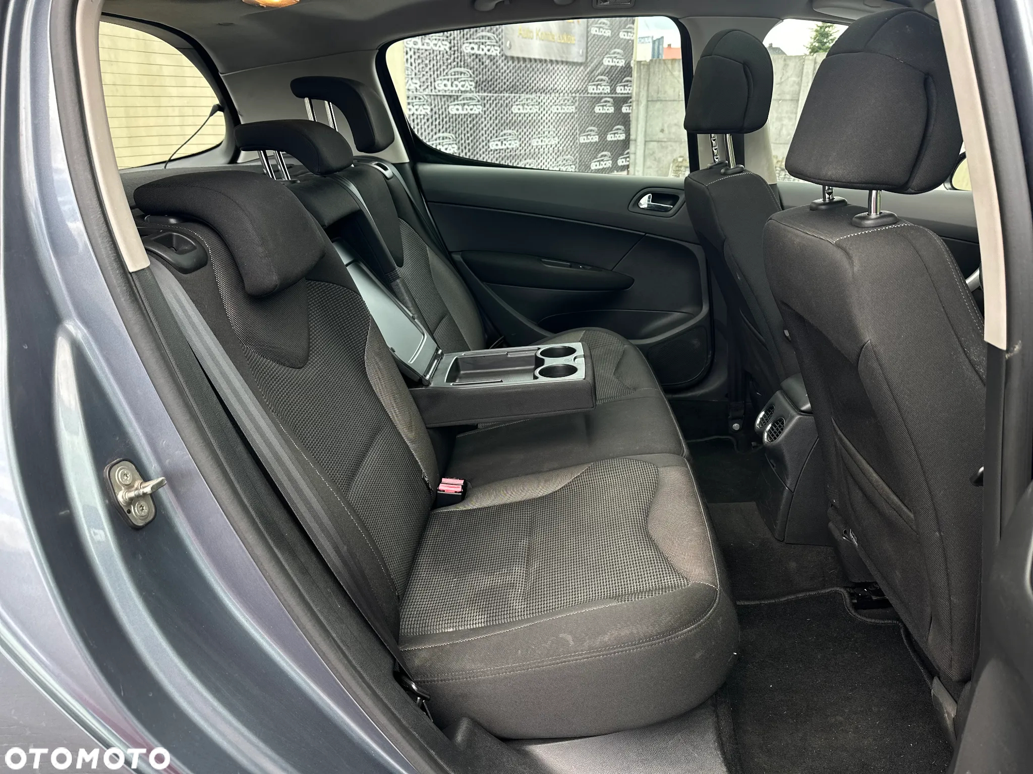 Peugeot 308 HDi FAP 110 Platinum - 11