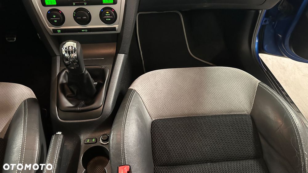 Skoda Octavia 2.0 TDI DPF RS - 35