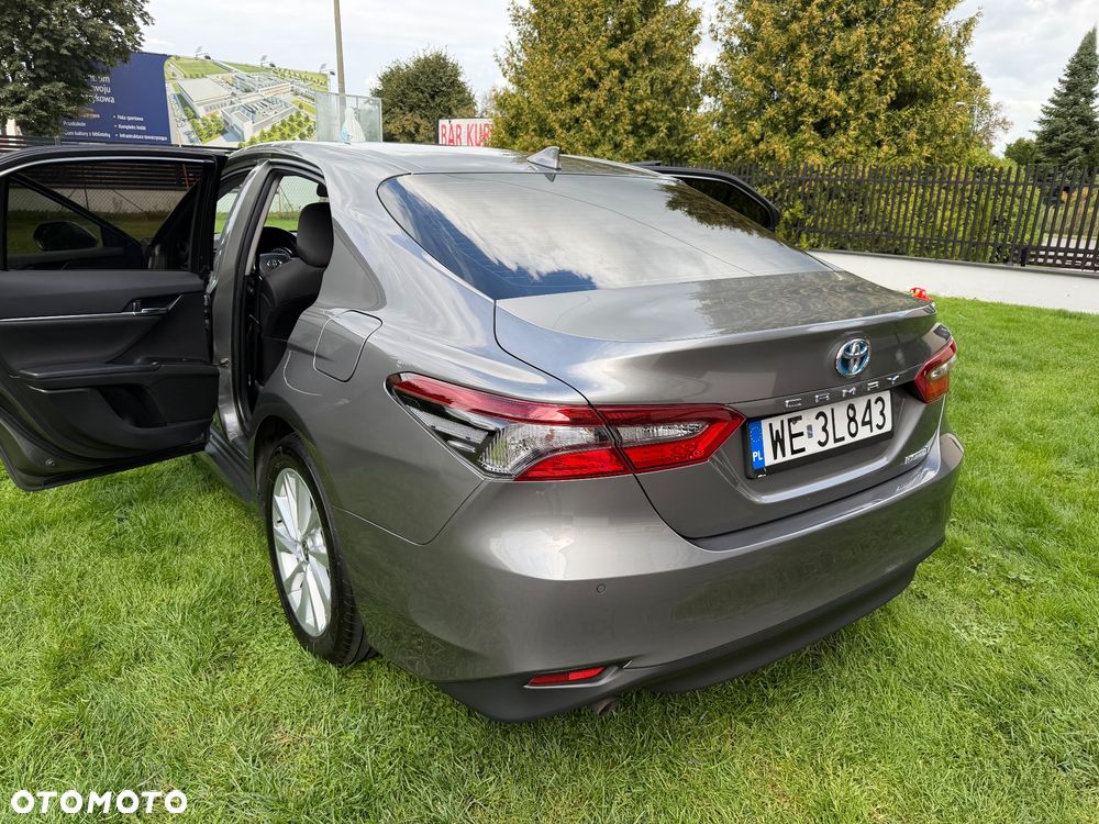 Toyota Camry - 32
