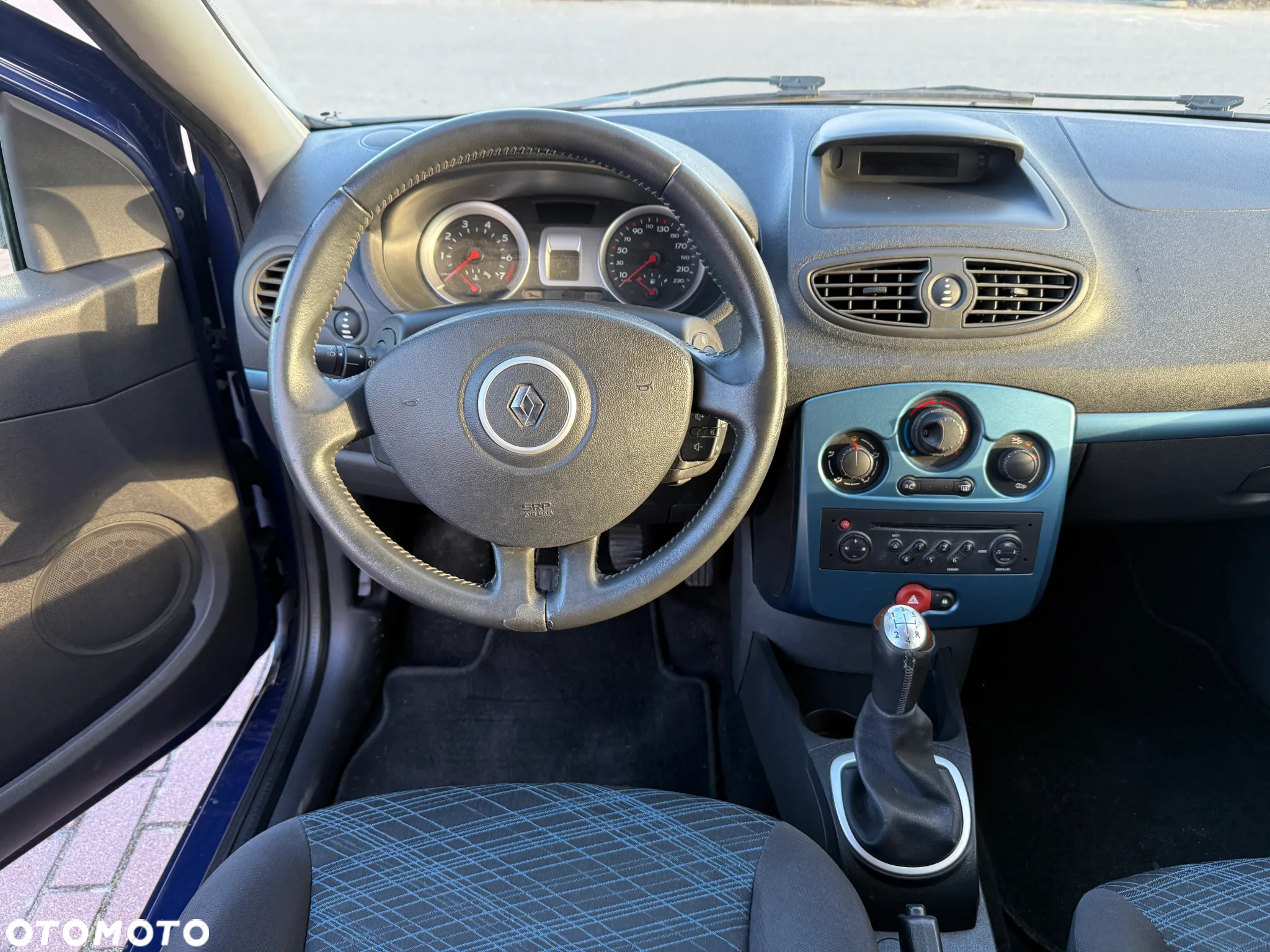 Renault Clio 1.2 16V Campus - 10