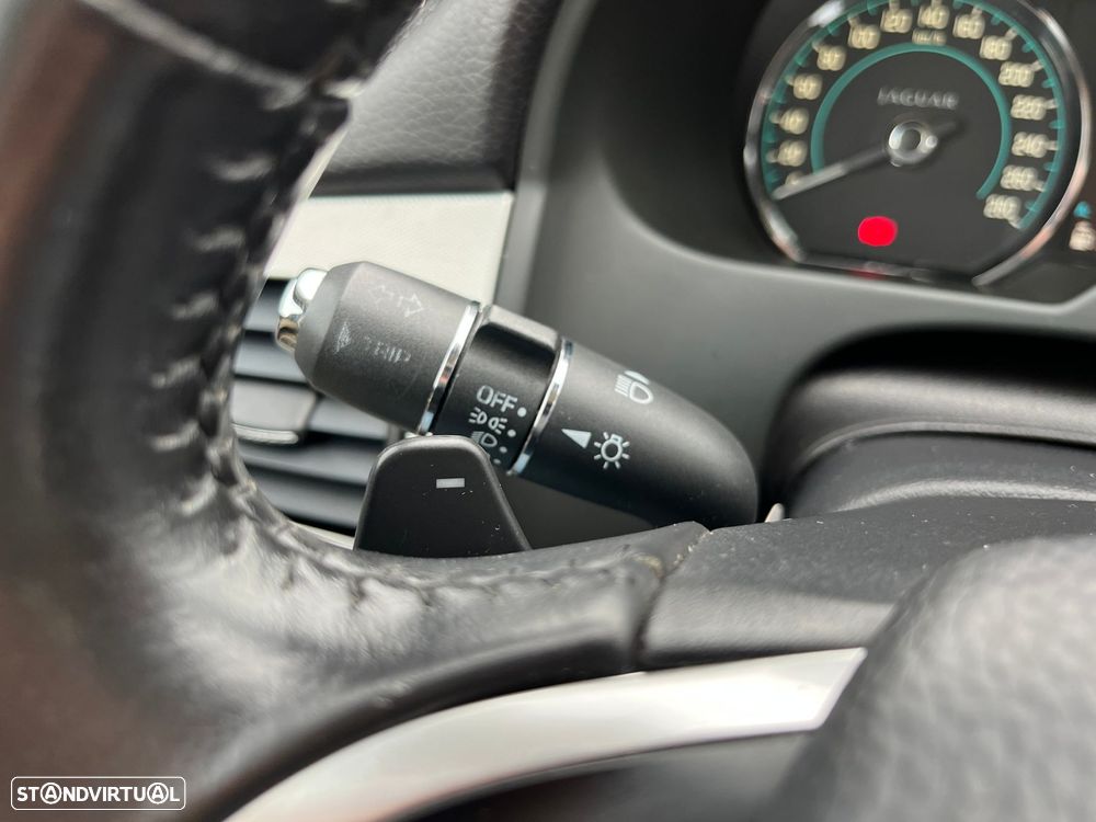 Jaguar XF 2.2 D Luxury - 23