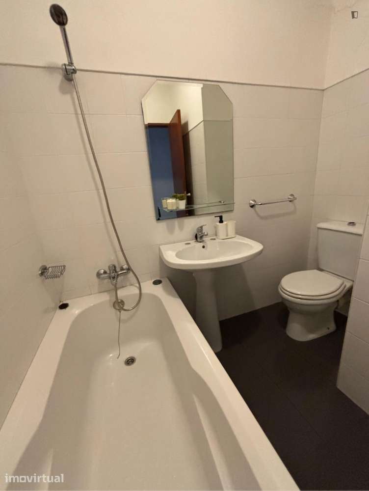 Quarto - localizado em Ramalde Porto - Grande imagem: 4/12