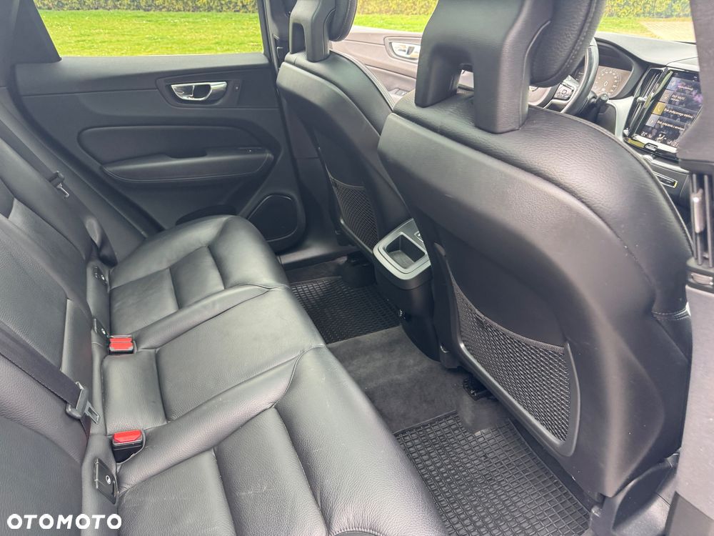 Volvo XC 60 T5 AWD Geartronic Momentum - 23