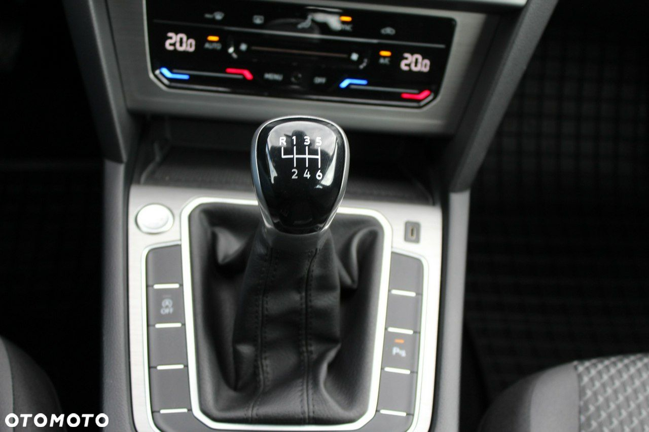 Volkswagen Passat 1.5 TSI EVO Essence - 15