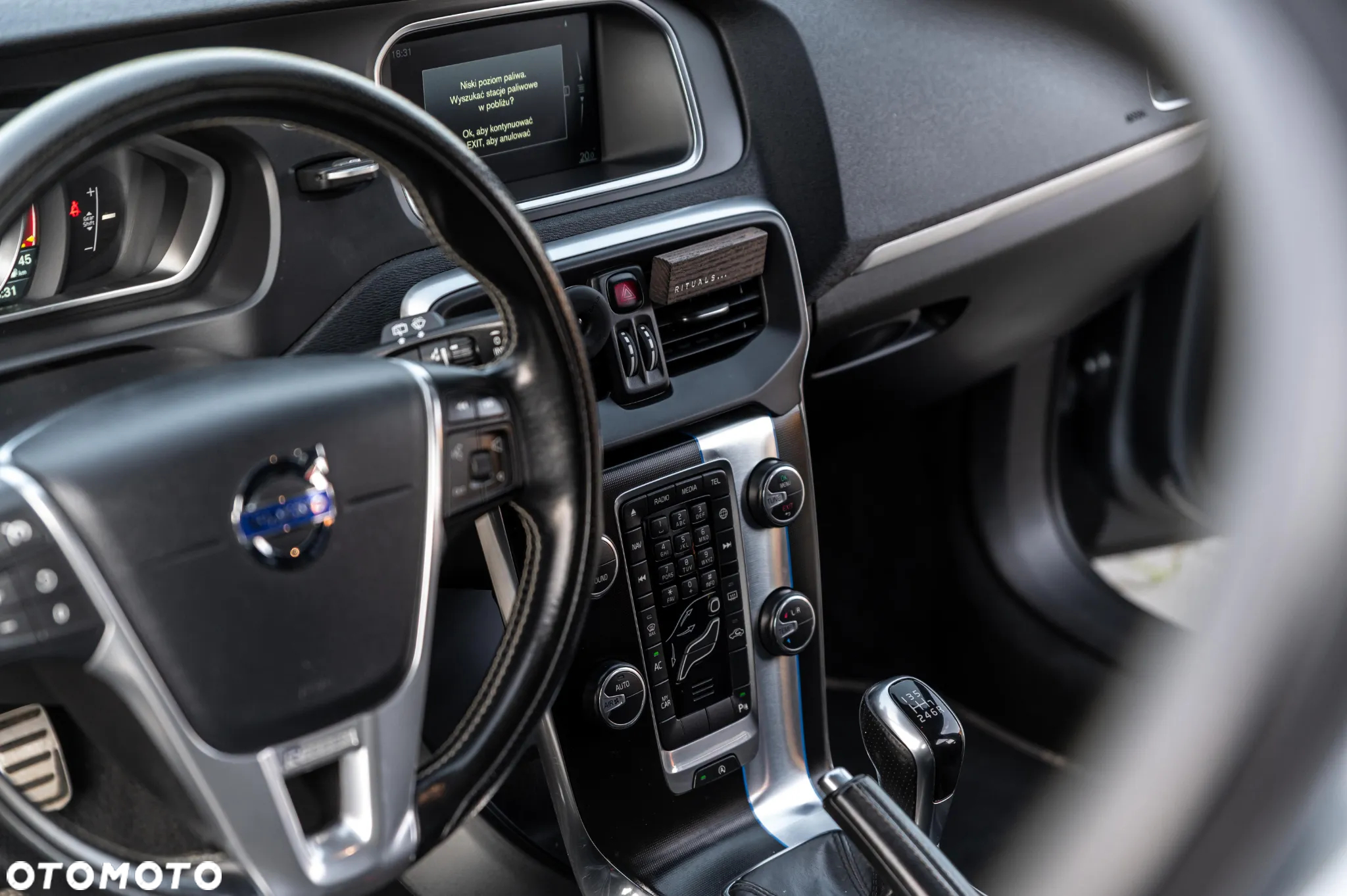 Volvo V40 D4 Drive-E R-Design Momentum - 36