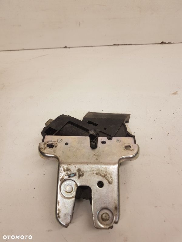 ZAMEK KLAPY TYŁ AUDI A4 A5 A6 A8 4F5827505D - 1