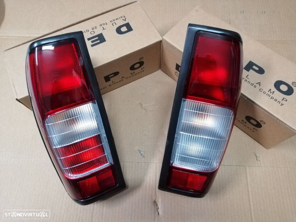 Par de farolins de trás Nissan Navara D22 NOVOS - 1