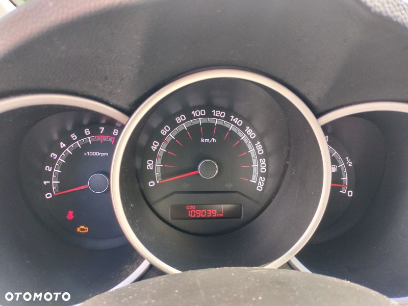 Kia Venga - 8