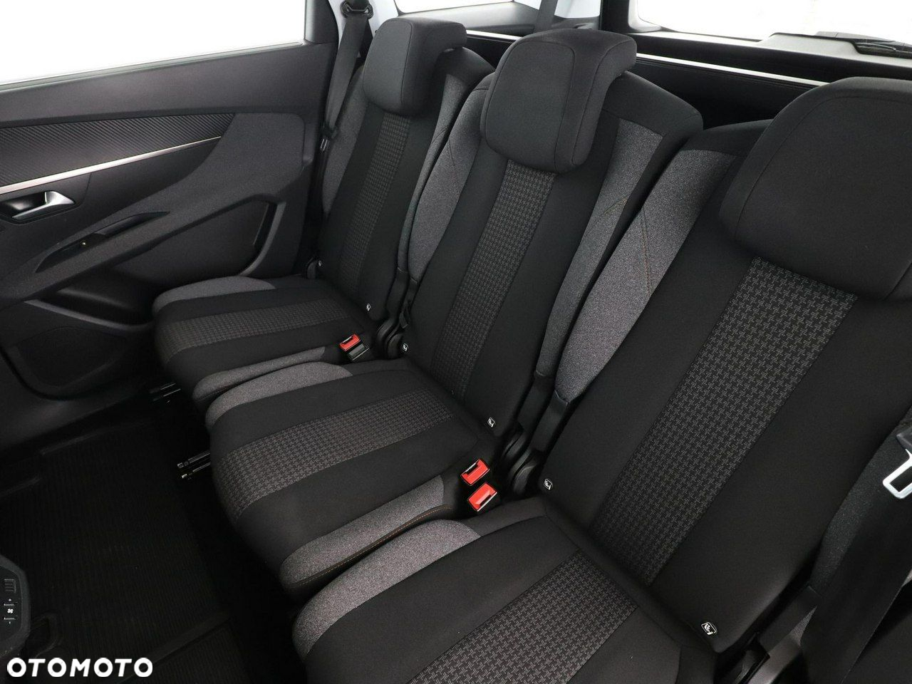 Peugeot 5008 1.2 PureTech Active S&S EAT8 - 17