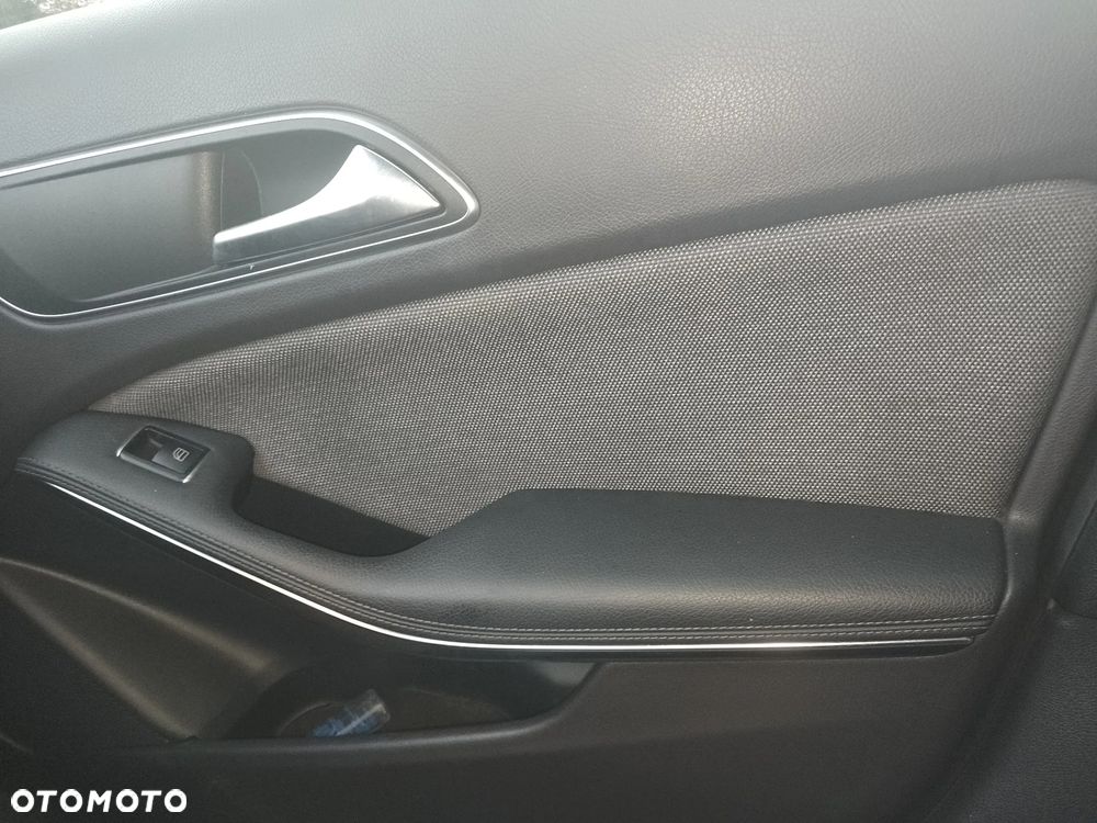 Mercedes-Benz GLA 250 4-Matic - 10