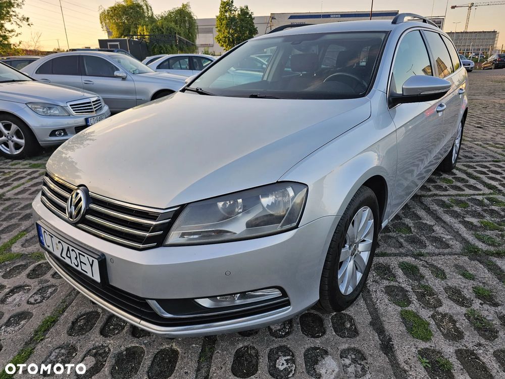 Volkswagen Passat - 1