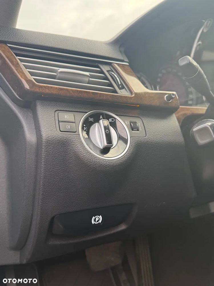 Mercedes-Benz Klasa E 220 BlueTEC 4-Matic Elegance - 12