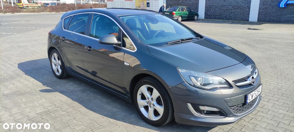 Opel Astra 2.0 CDTI Exklusiv - 10