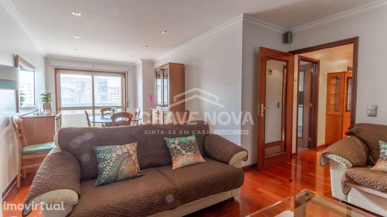 Apartamento T2 com Varanda e Garagem Box - Grande imagem: 3/25