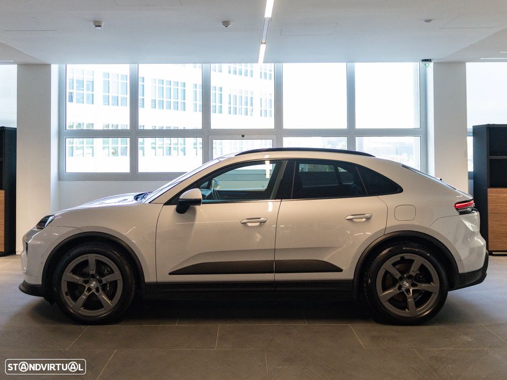 Porsche Macan Electric 4 - 7