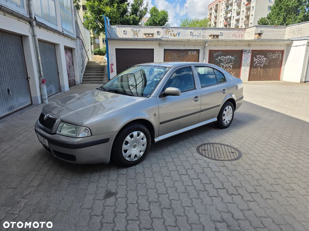 Skoda Octavia 1.6 Elegance - 2