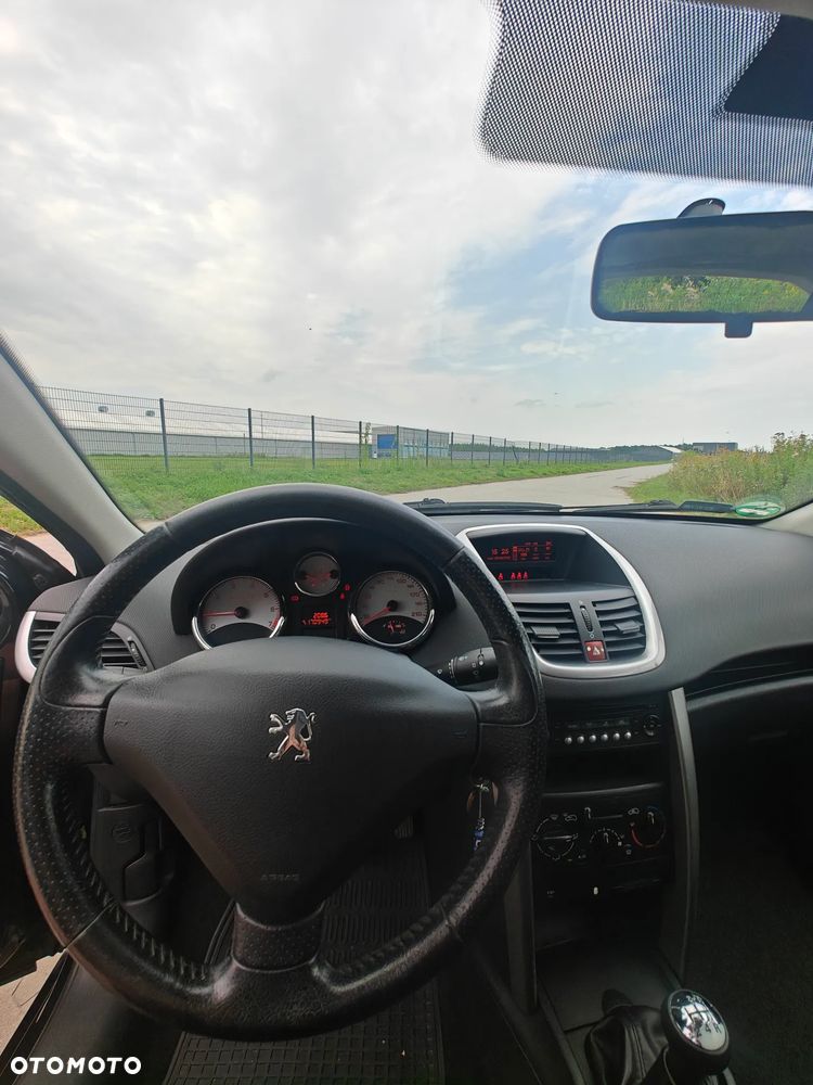Peugeot 207 1.4 16V Trendy - 10