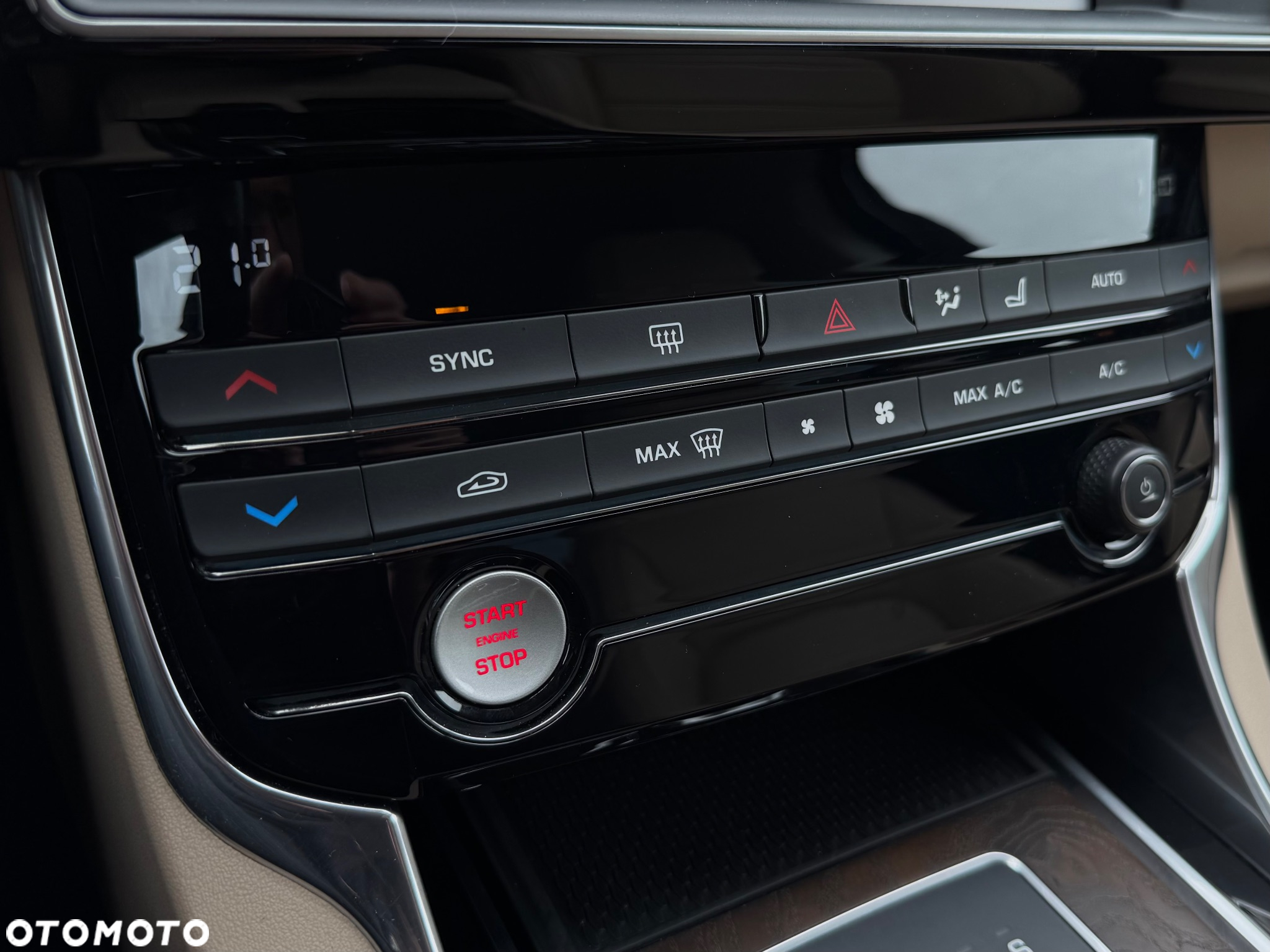 Jaguar XE 2.0 D Prestige - 21