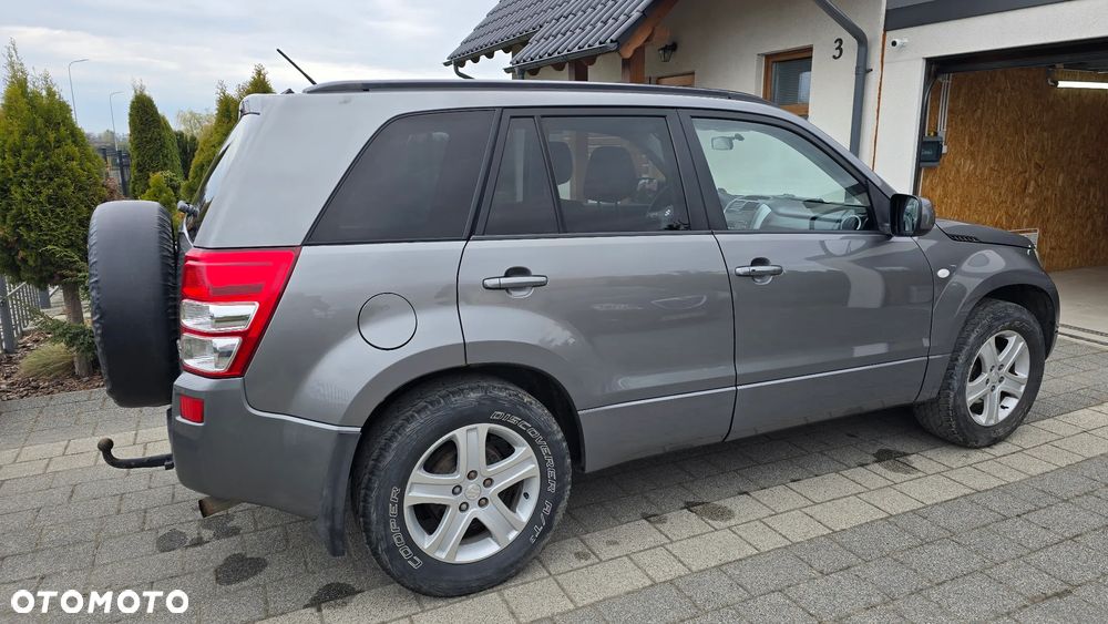 Suzuki Grand Vitara 2.0 - 4