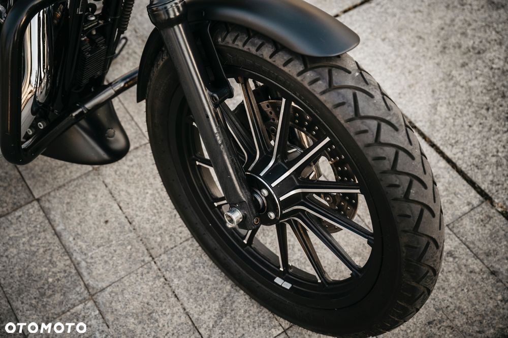 Harley-Davidson Sportster Iron 883 - 17