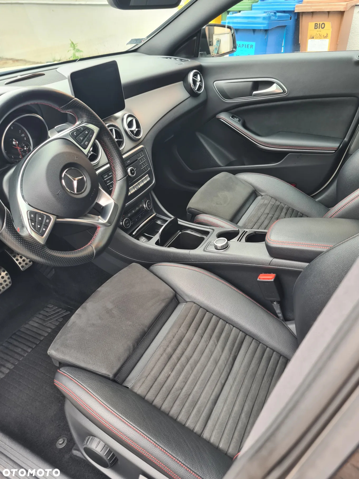 Mercedes-Benz CLA 220 4-Matic AMG Line - 11
