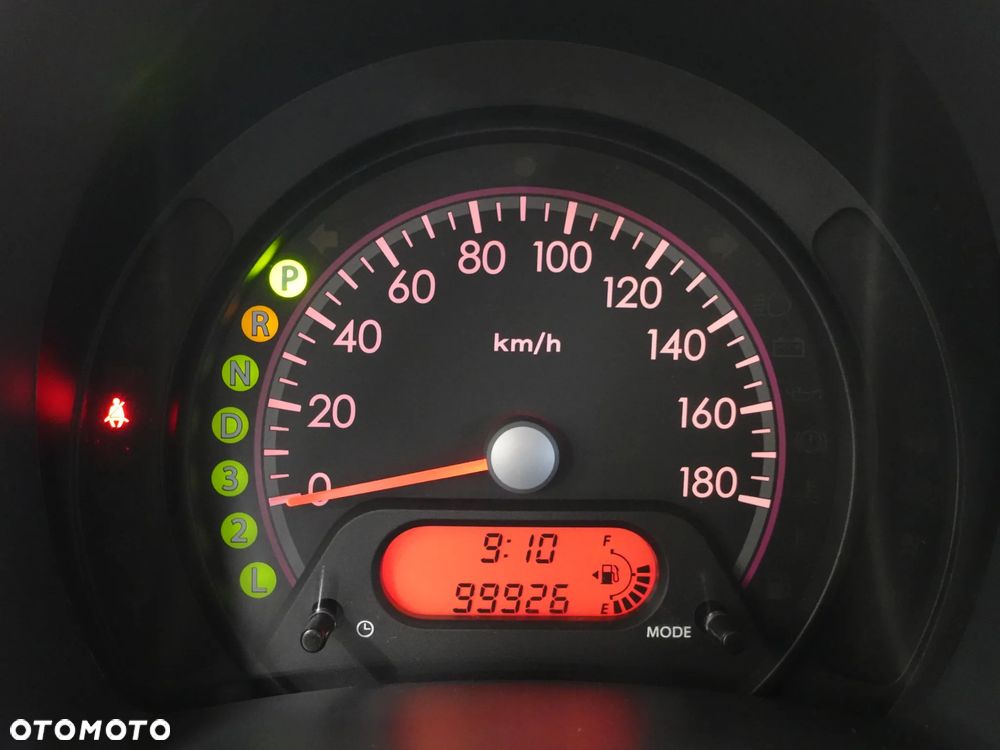 Nissan Pixo - 36