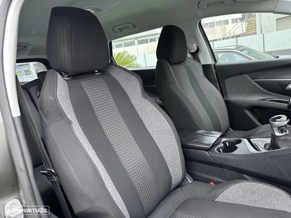 Peugeot 5008 1.2 PureTech Allure Pack - 48