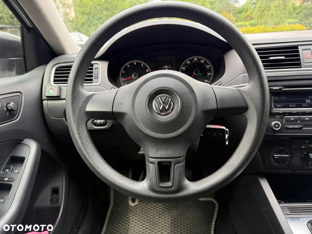 Volkswagen Jetta - 6