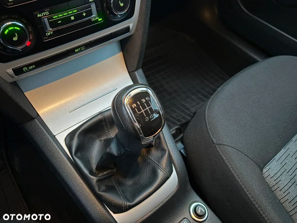Skoda Octavia Combi 1.4 TSI Ambiente Green tec - 27