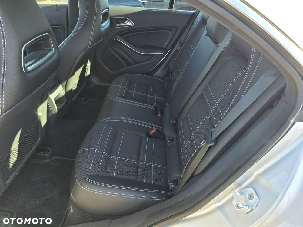 Mercedes-Benz CLA 180 - 15