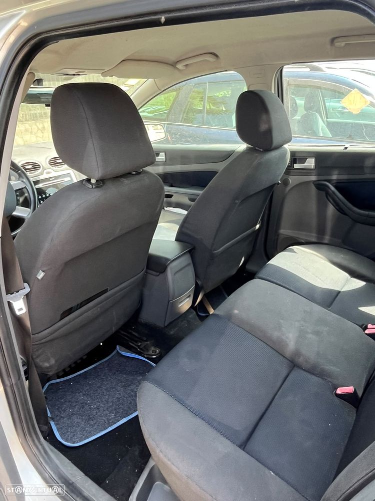 Ford Focus SW - 18