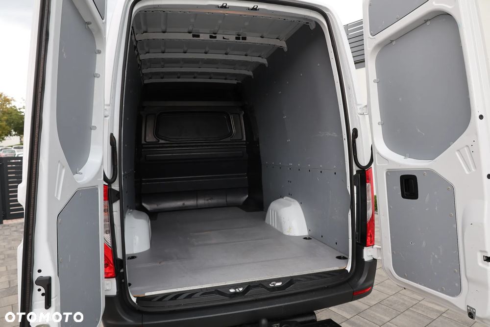 Mercedes-Benz Sprinter - 13