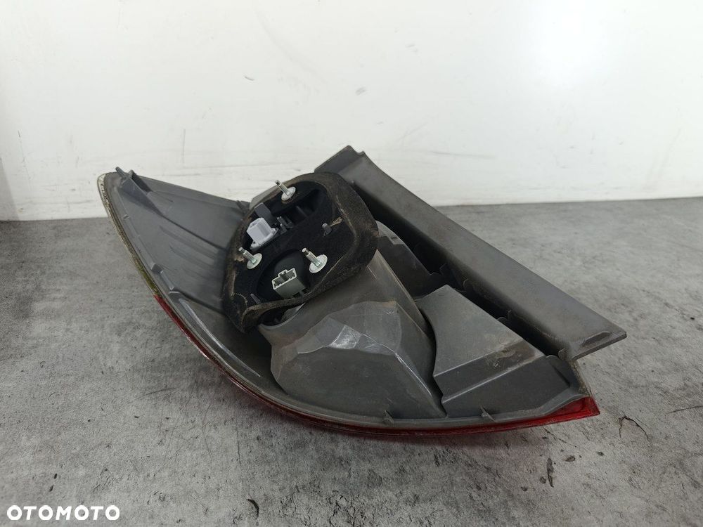 LAMPA TYLNA PRAWA HONDA JAZZ III P7612R STANLEY   HATCHBACK 5D - 7